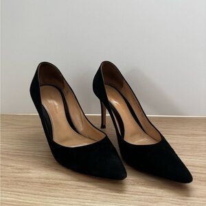 Gianvito Rossi Suede Pump